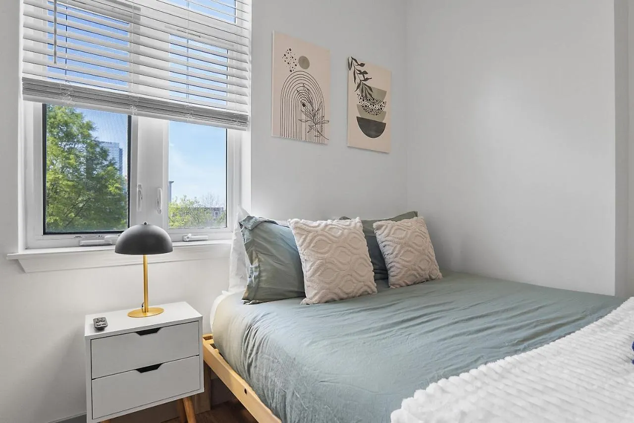 Apartment Beautiful Blue Spacious Free Parking View Gym Charlotte