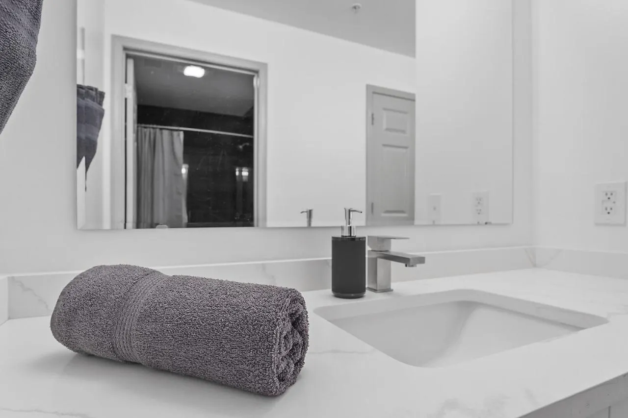 Apartment Beautiful Blue Spacious Free Parking View Gym Charlotte