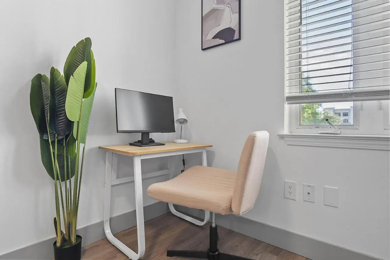 Apartment Beautiful Blue Spacious Free Parking View Gym Charlotte