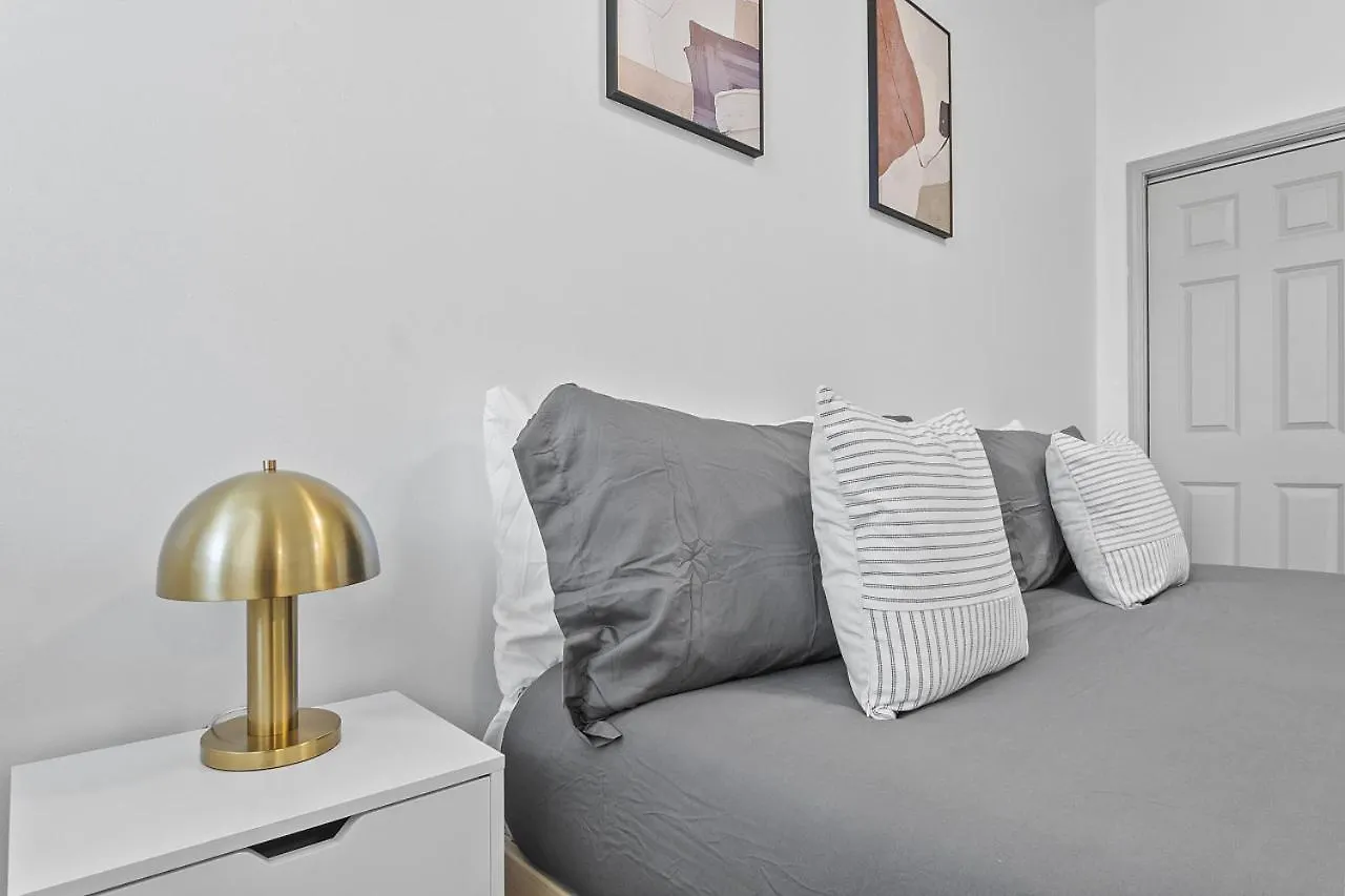 Beautiful Blue Spacious Free Parking View Gym Charlotte Apartment