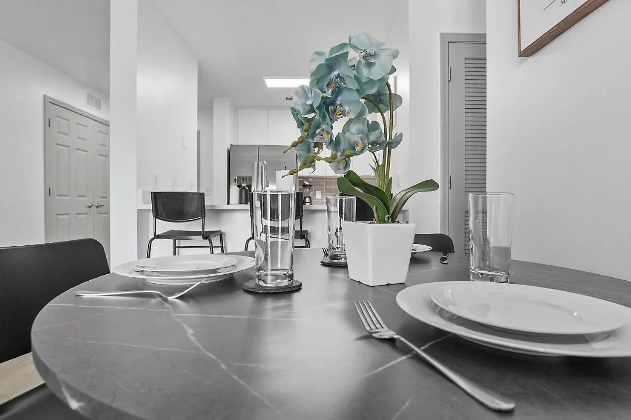 Apartment Beautiful Blue Spacious Free Parking View Gym Charlotte