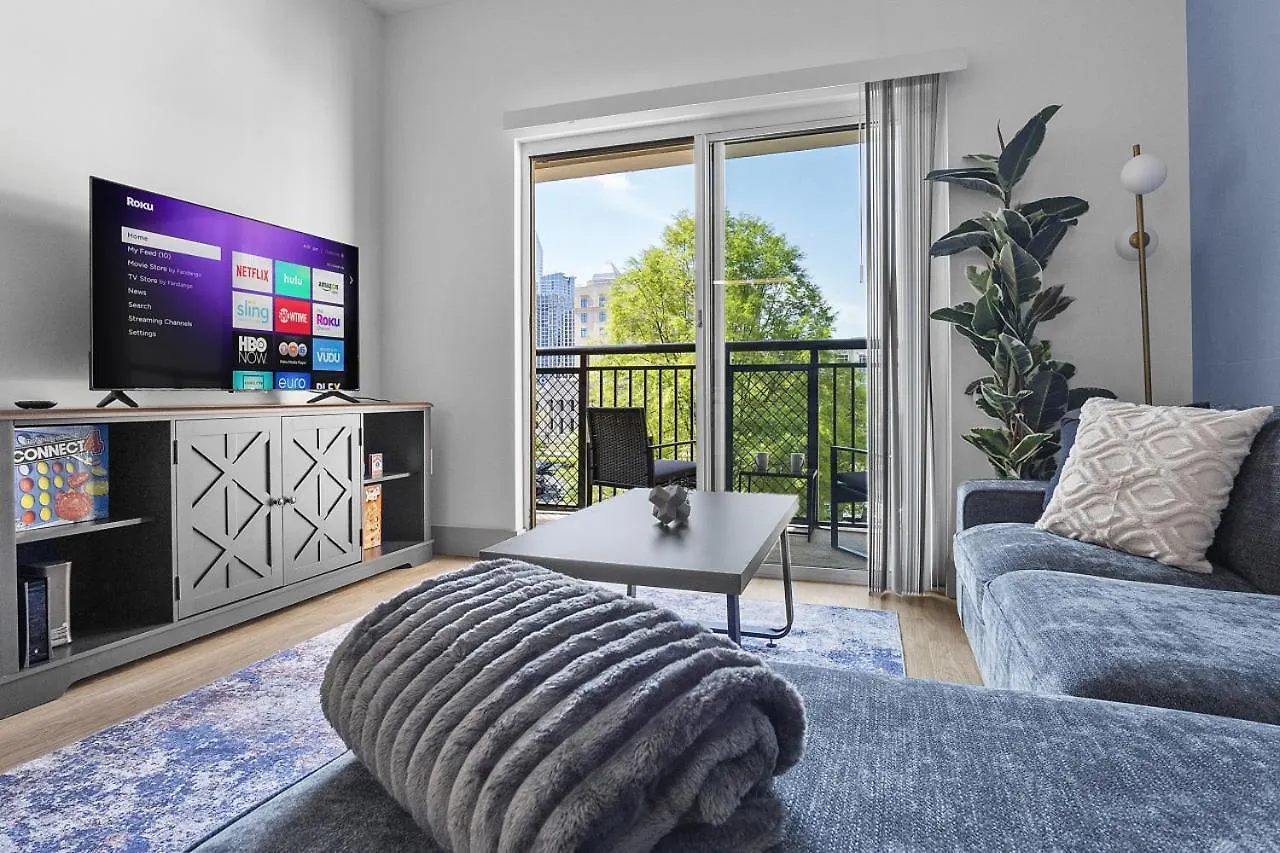 Beautiful Blue Spacious Free Parking View Gym Charlotte Apartment