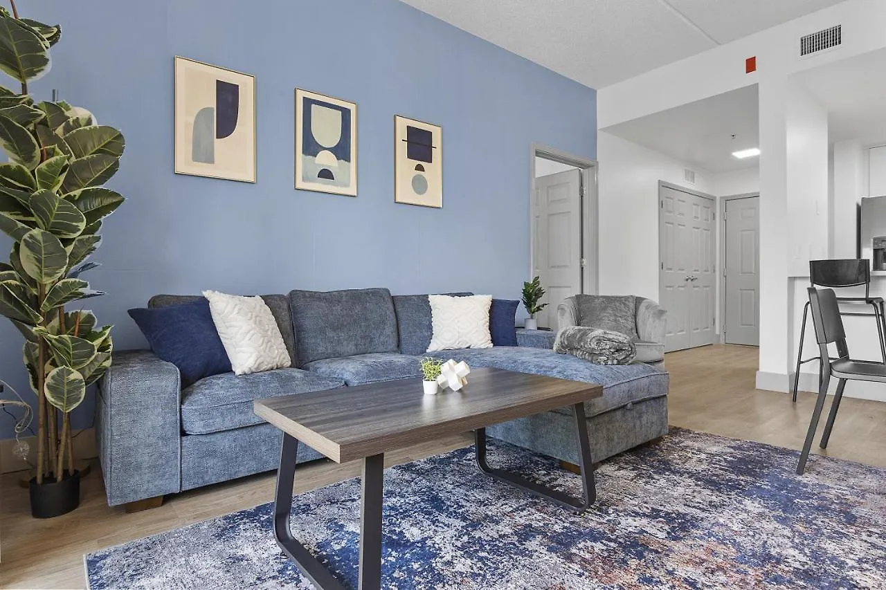 Beautiful Blue Spacious Free Parking View Gym Charlotte Apartment